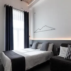 https://vesucharme-suite-naples.hotels-amalfi.com
